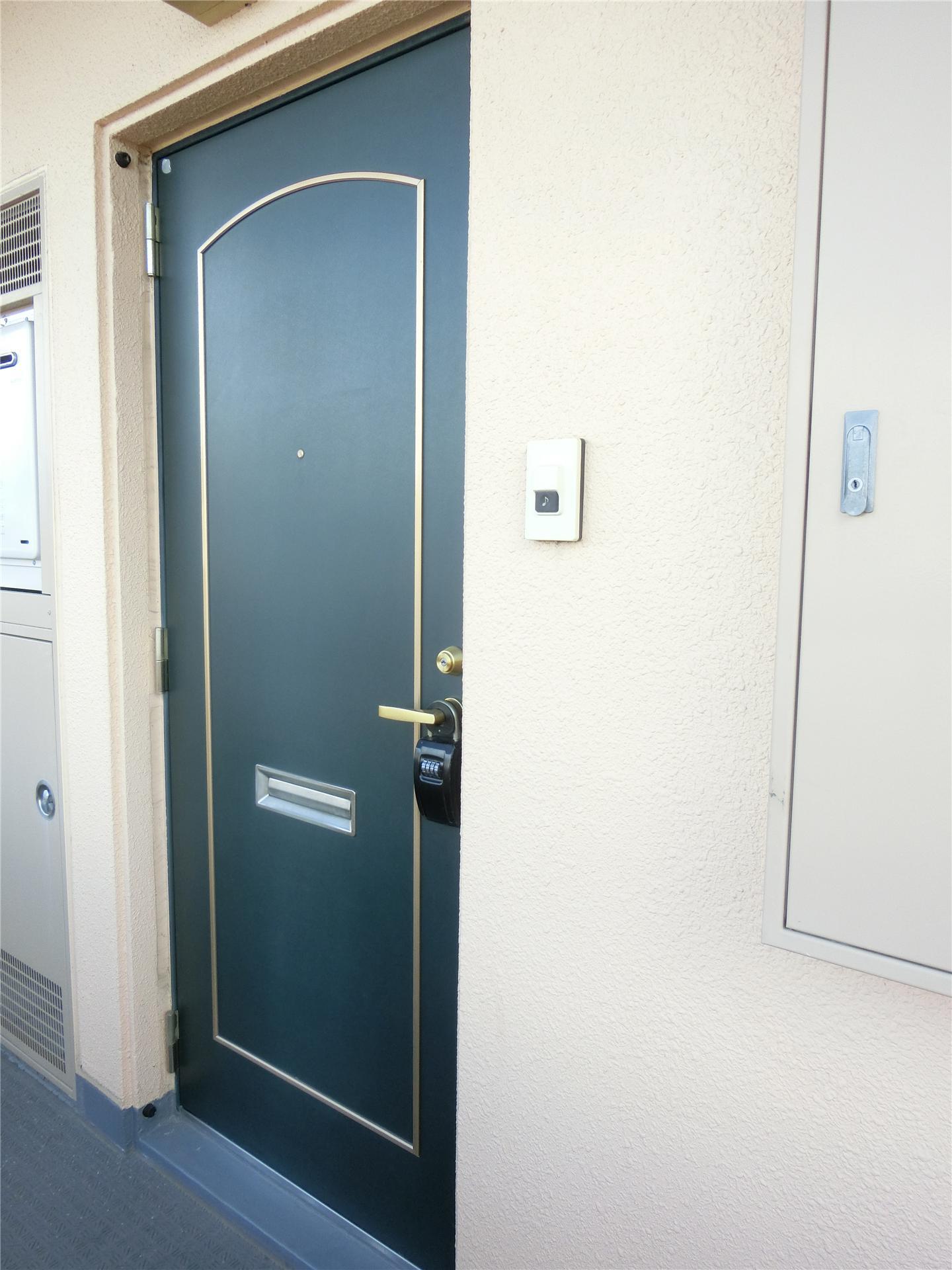 ともやプレイスの玄関写真