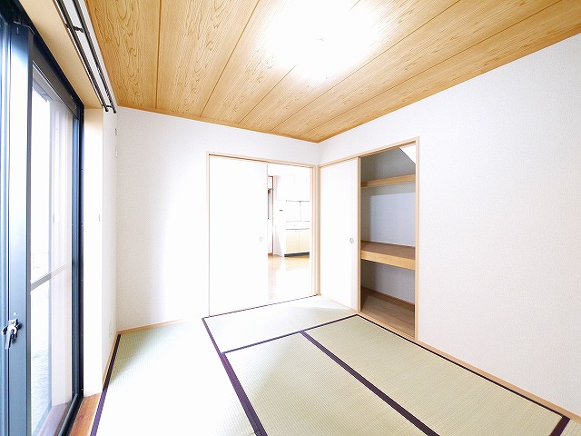 松田タウンハウスの居間写真
