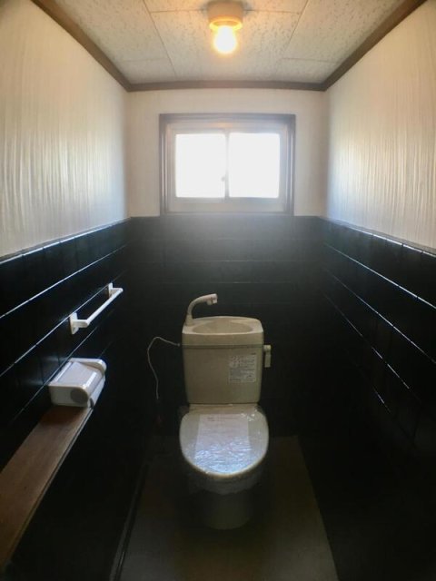 姫路玉手戸建てのトイレ写真