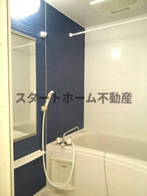 バス・シャワールーム　コンパクトで使いやすいお風呂です