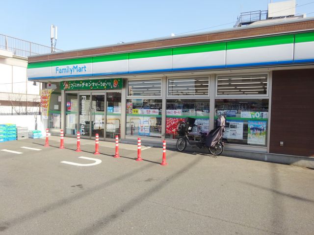 コンビニ　ファミリーマート横浜神大寺１丁目店（コンビニ）まで200m