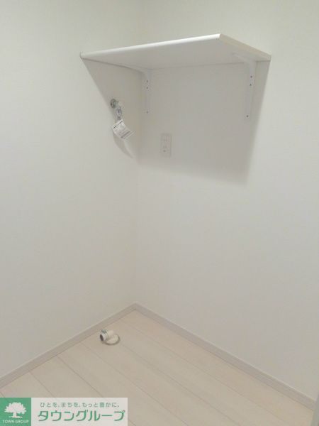 その他設備　洗濯機置場。棚付き♪