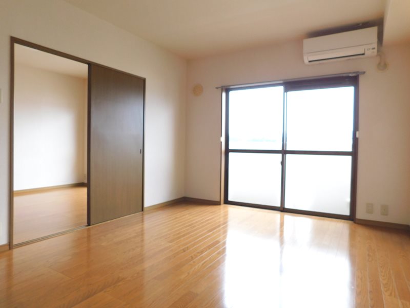 居室・リビング　同タイプのお部屋の写真です