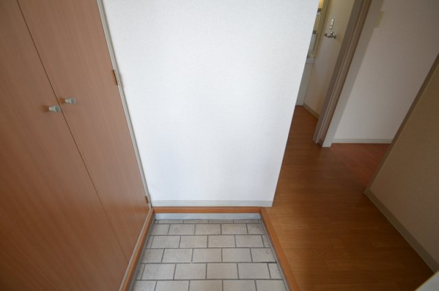 玄関　収納付玄関