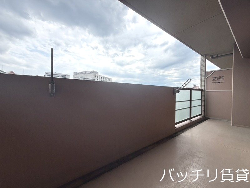 バルコニー　別号室写真の為、現況を優先いたします。