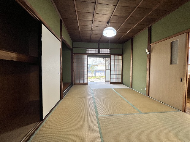 森本町AZMの居間写真
