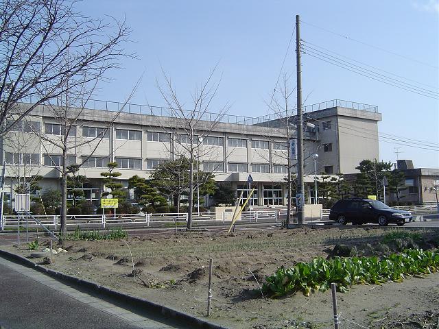 小学校　新潟市立東中野山小学校（小学校）まで897m