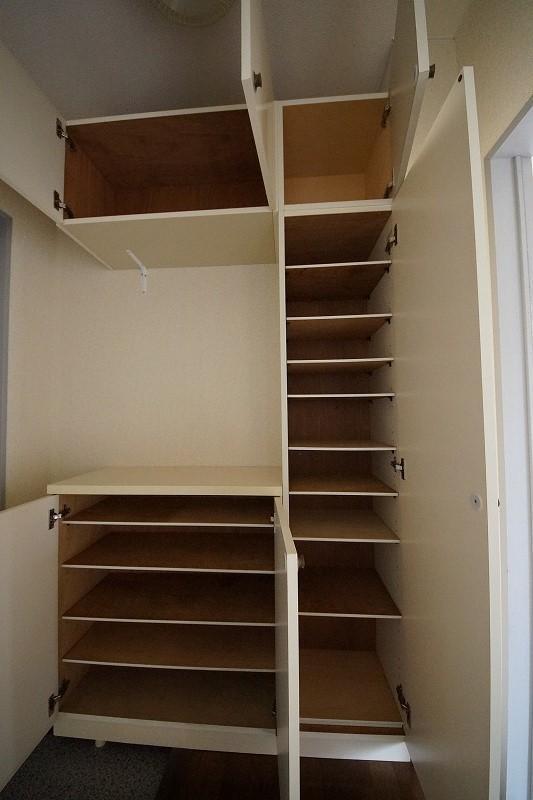 キッチン　玄関　下駄箱