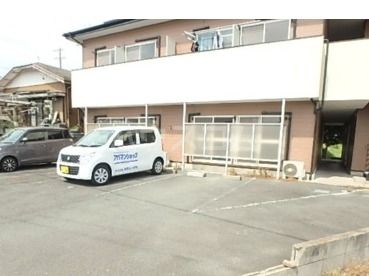 【袋井市国本のアパートの駐車場】