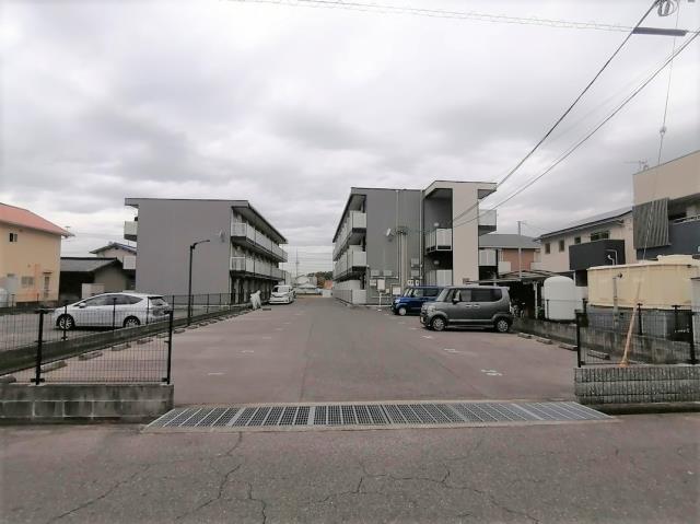 駐車場　エントランス