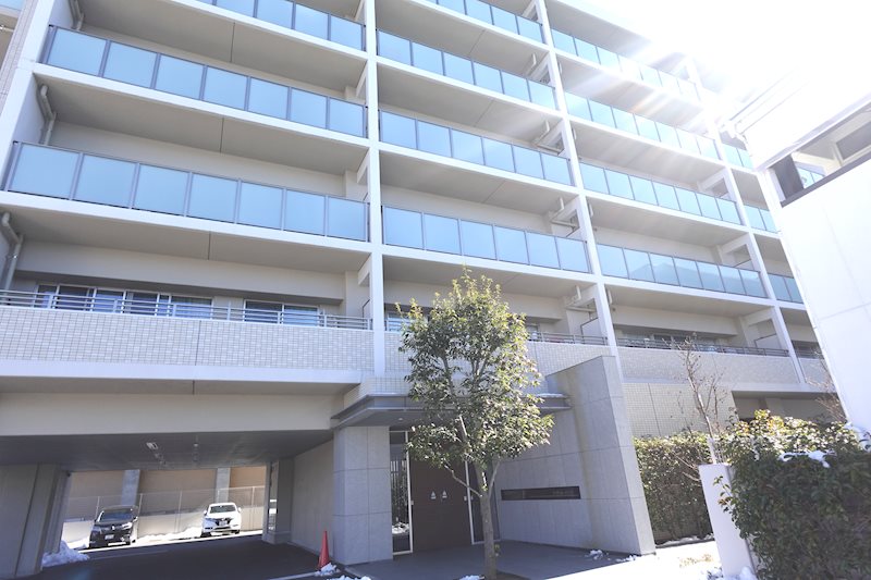 松本市城西のマンションの建物外観