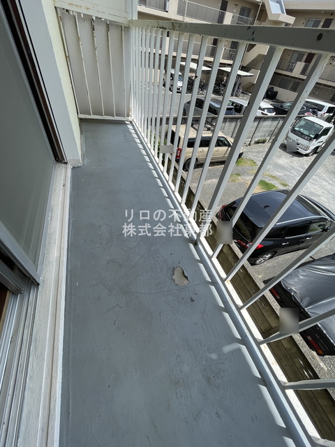 バルコニー　お天気のいい日は洗濯物も気持ちよく干せますね！