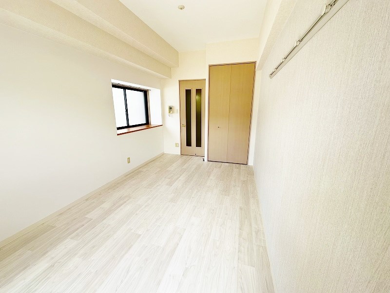 居室・リビング　★洋室8.2帖★(クロス現況優先)