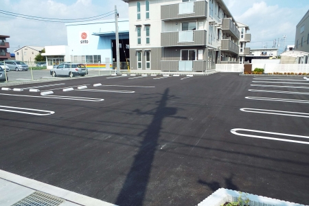 【福山市曙町のアパートの駐車場】