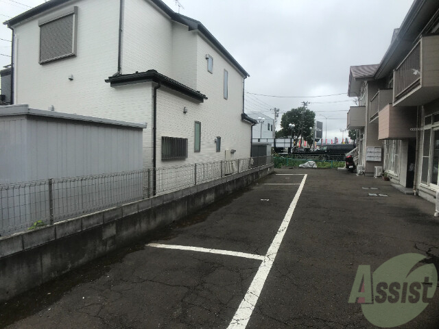 【仙台市若林区かすみ町のアパートの駐車場】