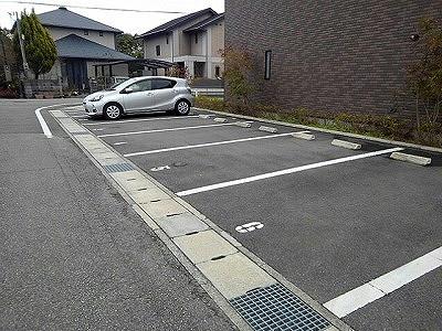 【レオネクストＫＡＺＵＭＩの駐車場】