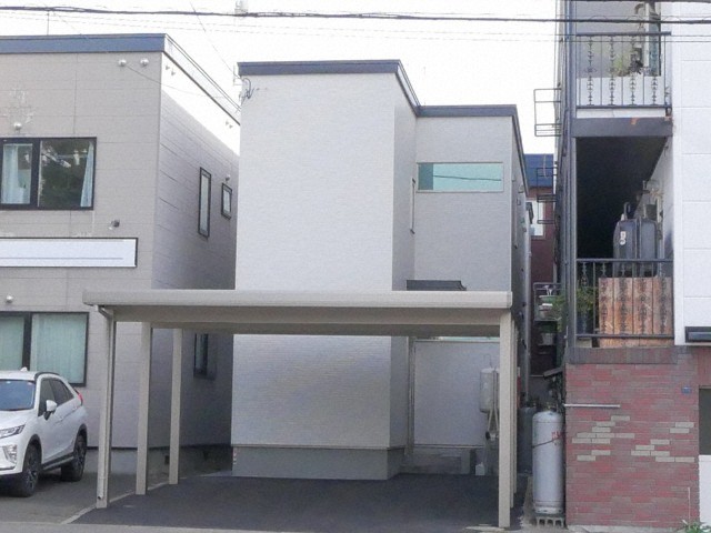 札幌市東区北十七条東のアパートの建物外観