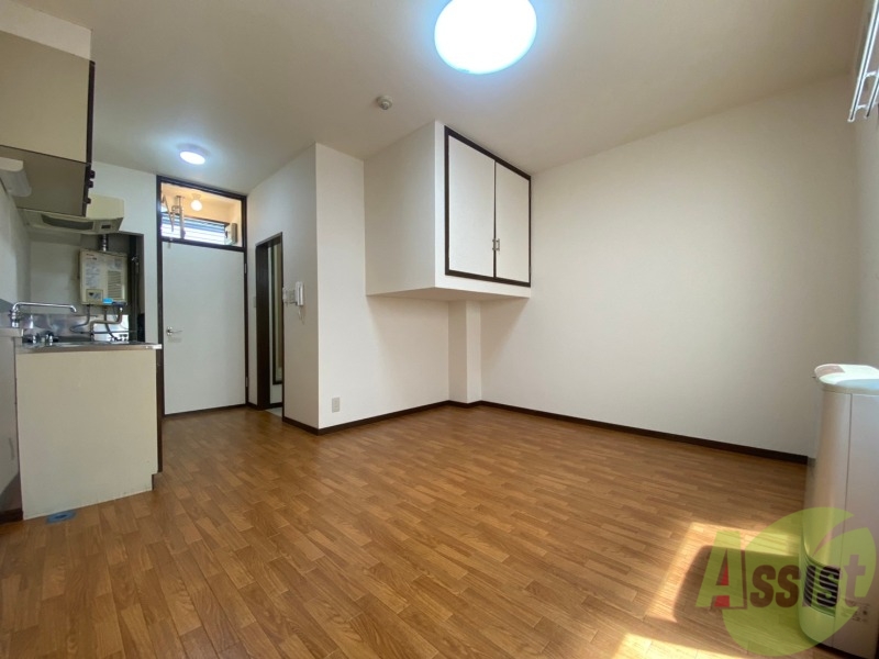 居室・リビング　リビングです。木目のフローリングが落ち着きますね。