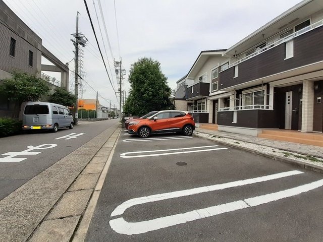 【ファイン花原の駐車場】