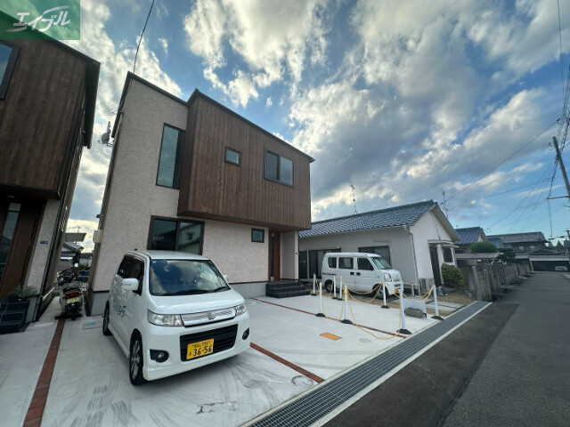 さい東町戸建ての建物外観