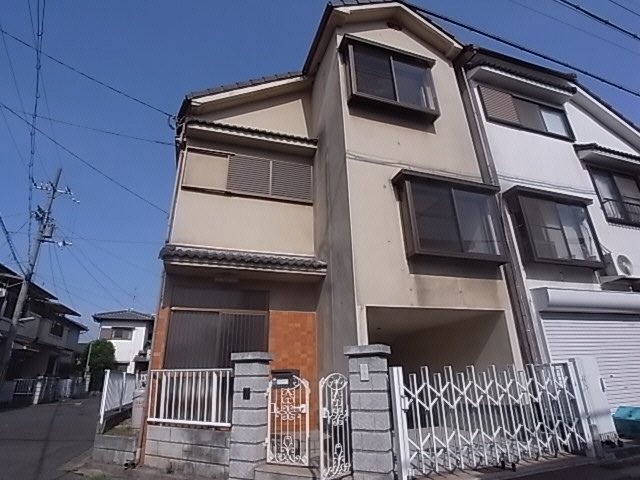 出屋敷町戸建の建物外観