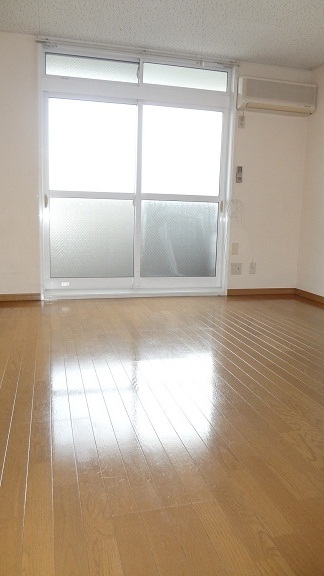 居室・リビング　☆８帖の洋室です☆