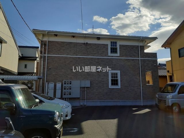 【豊川市光輝町のアパートの建物外観】