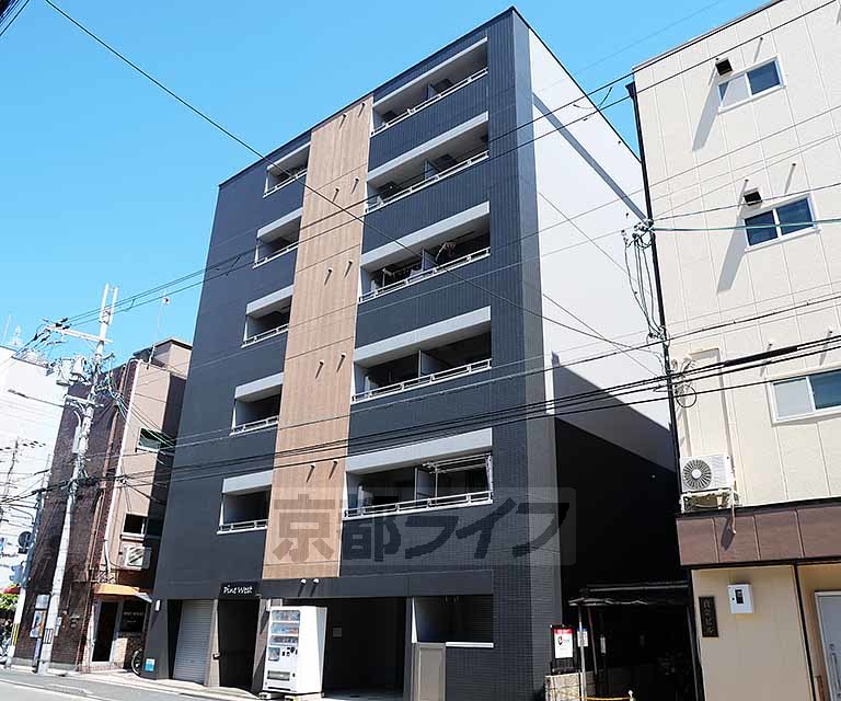 京都市下京区西七条南月読町のマンションの建物外観