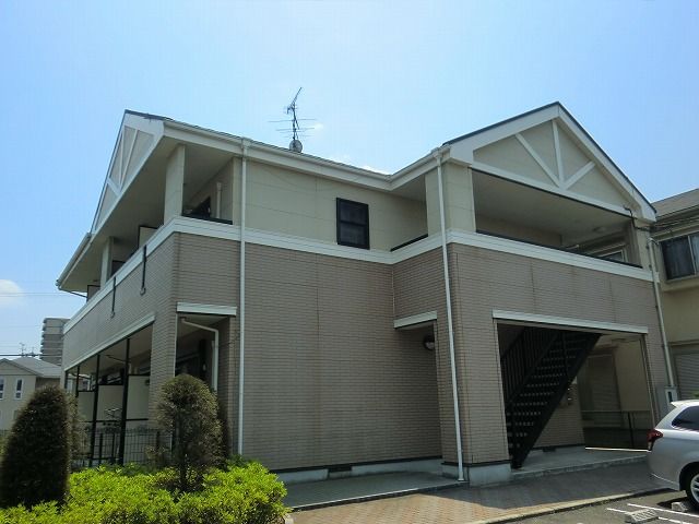 京田辺市三山木中央のアパートの建物外観