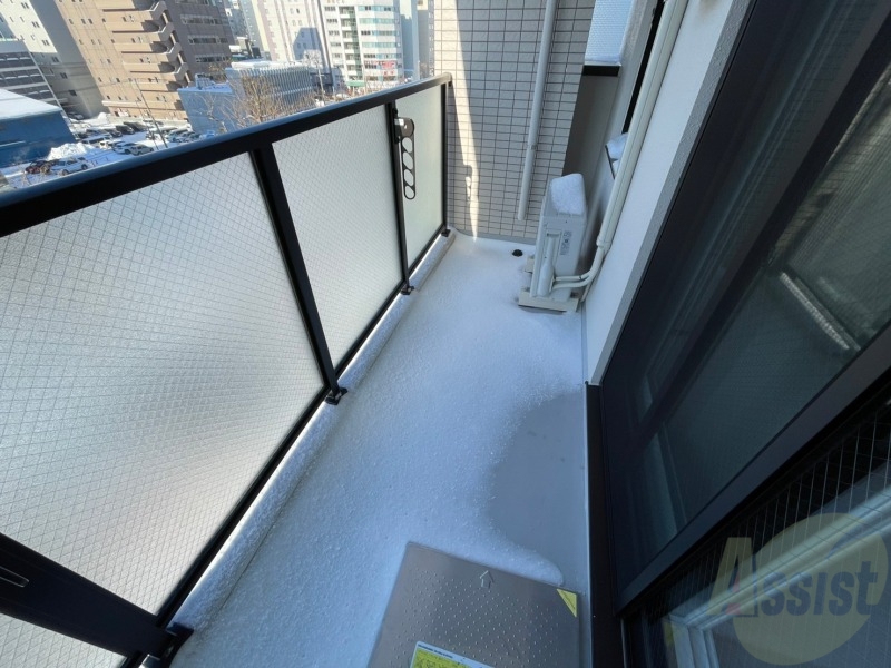 バルコニー　バルコニーは幅があり、広い印象を受けました。