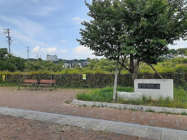 【常滑市千代ケ丘のマンションの公園】