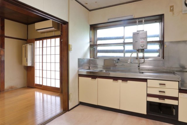 キッチン　給湯器設置のキッチン