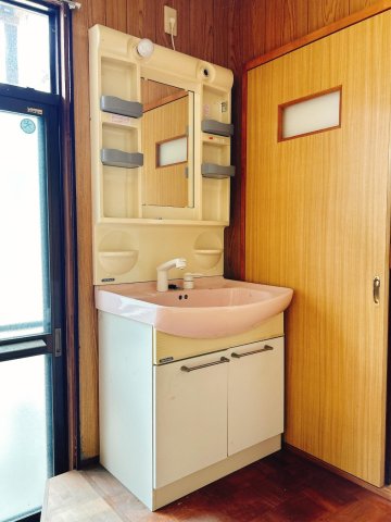 洗面設備　玄関前洗面所