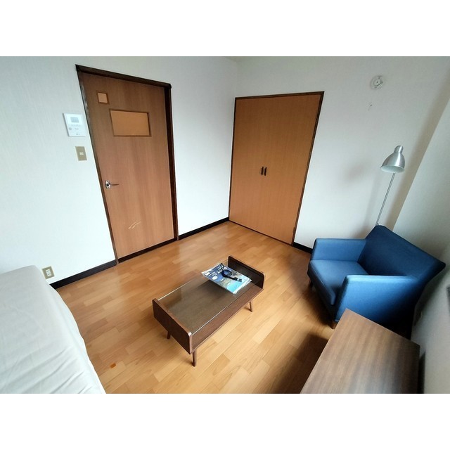 居室・リビング　家具付きプランに変更可能です。