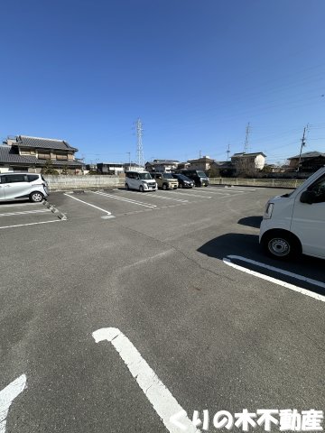 駐車場　駐車場に車を止められます