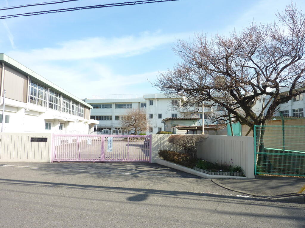 小学校　調布市立布田小学校（小学校）まで380m