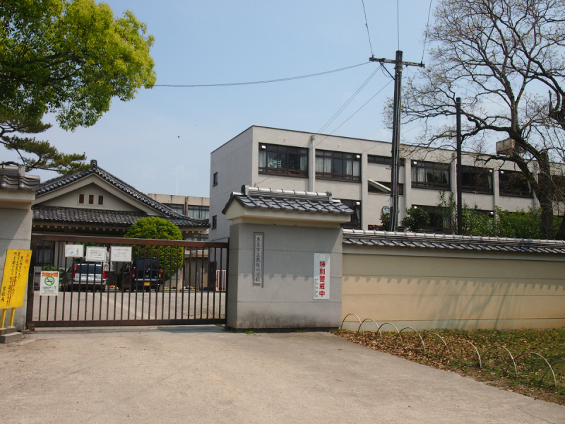 【奈良市今小路町のアパートの小学校】