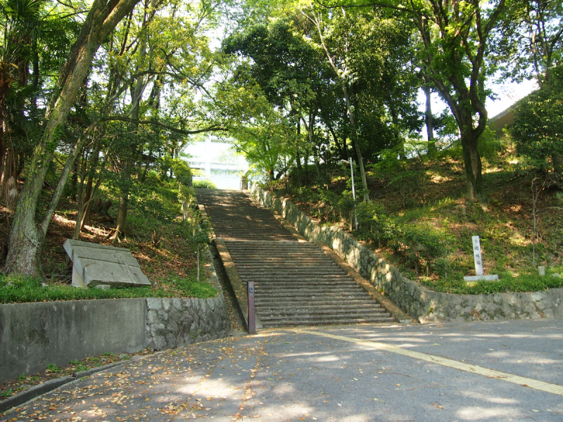 【奈良市今小路町のアパートの中学校】