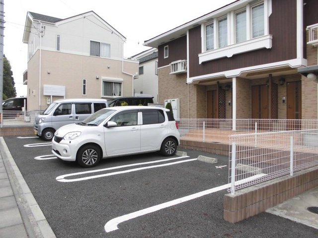 【さいたま市緑区大字中尾のアパートの駐車場】