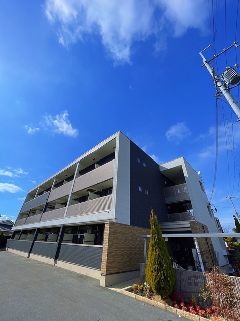 泉佐野市高松北のマンションの建物外観