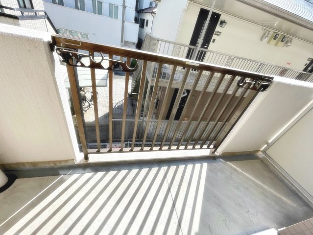 バルコニー　開放的で明るい空間を演出してくれるバルコニーです