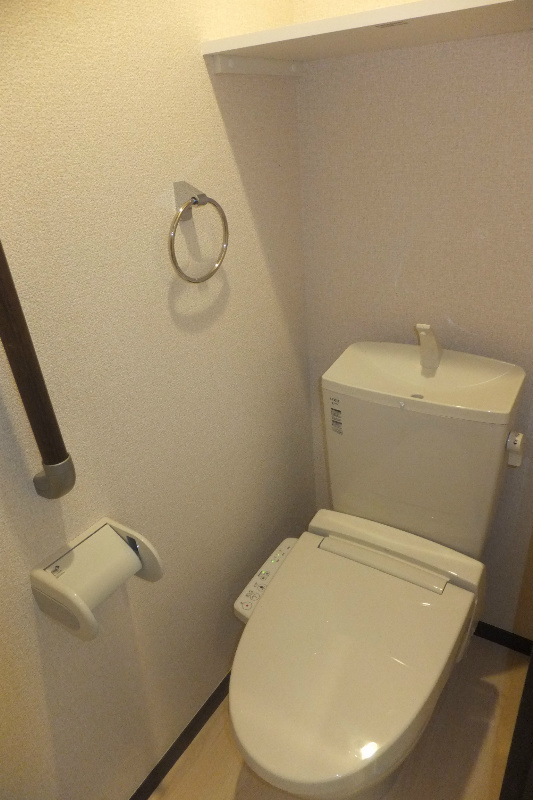 トイレ　温水洗浄便座です