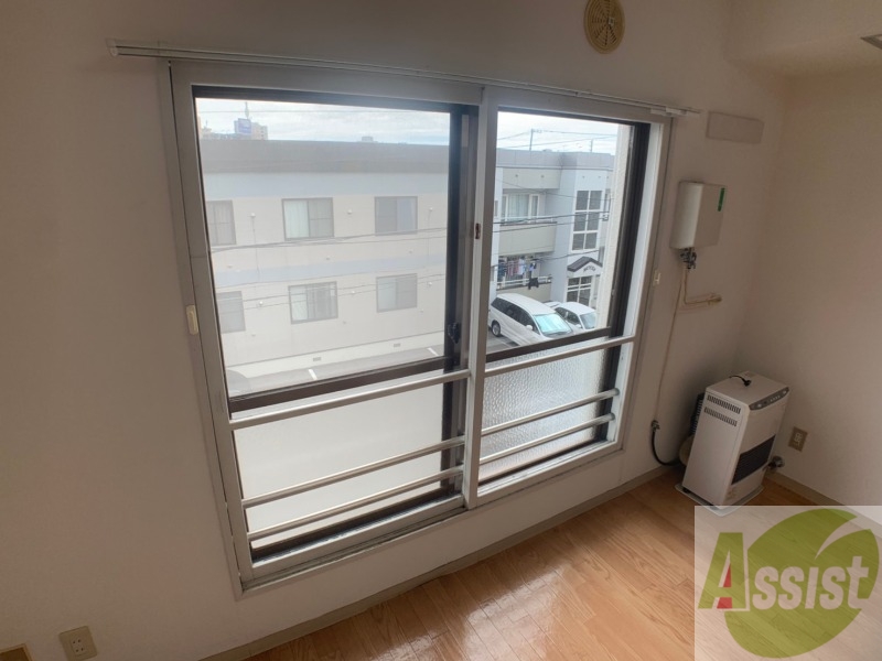 バルコニー　窓を開けると風通しも良く、気分も上がりそう！