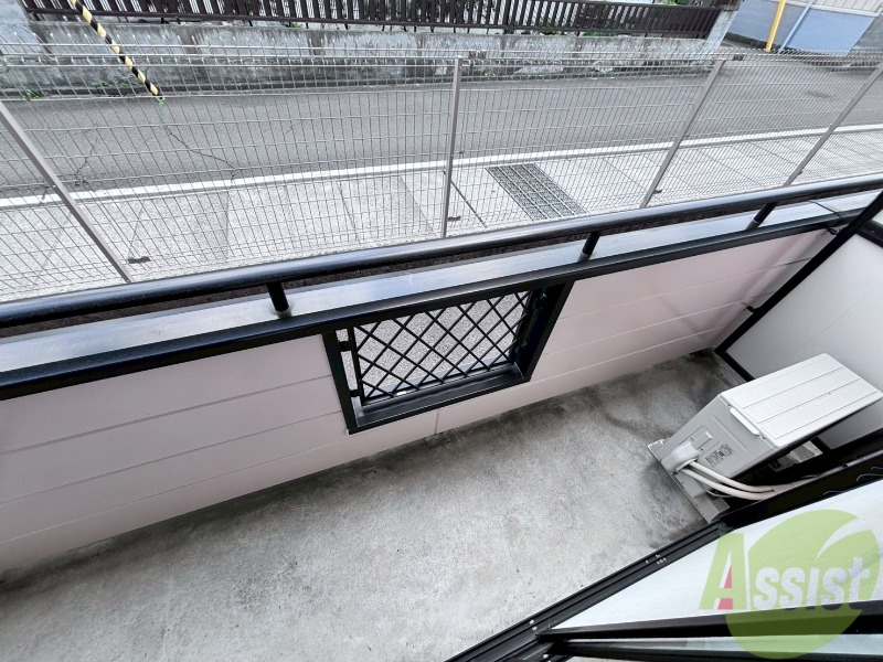 バルコニー　こちらはバルコニーになります。広さがありますね。