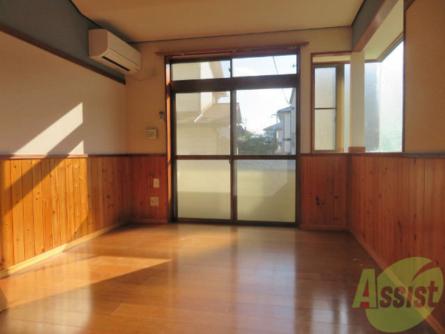 居室・リビング　南向きの角部屋で陽当たりのいいリビングですねー
