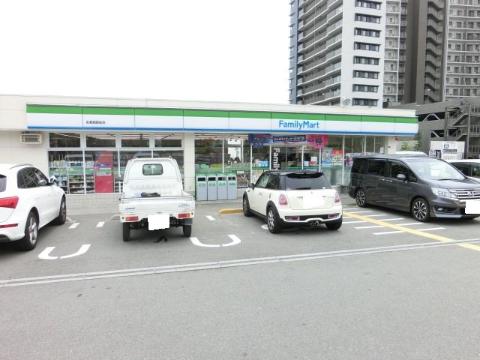ラ・メゾン・リュミエール彩都　ファミリーマート彩都西駅前店（その他　926m）