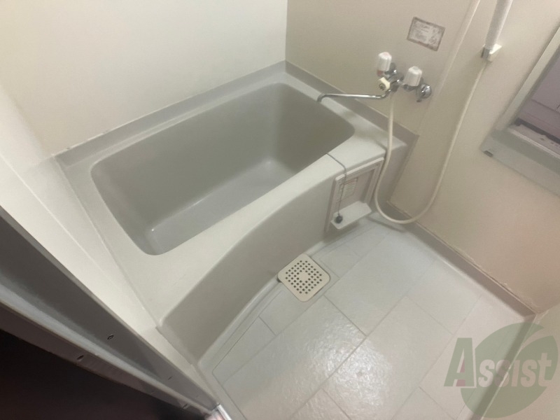 バス・シャワールーム　ユニットバスです。疲れを癒すのに欠かせませんね！