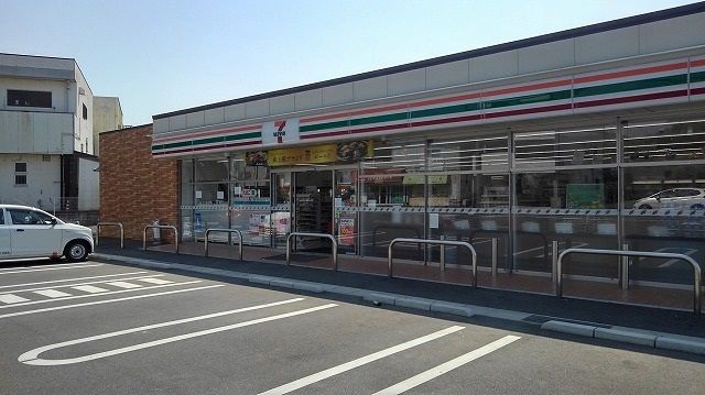 コンビニ　セブンイレブン（コンビニ）まで250m