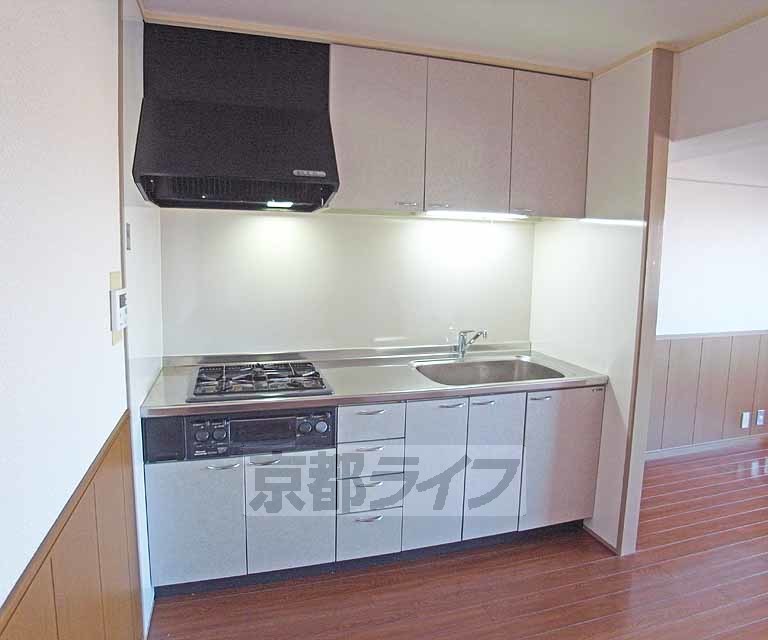 キッチン　大きなシステムキッチンです