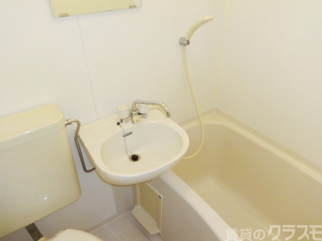 バス・シャワールーム　ユニットバスなのでお掃除がラクラクですね☆